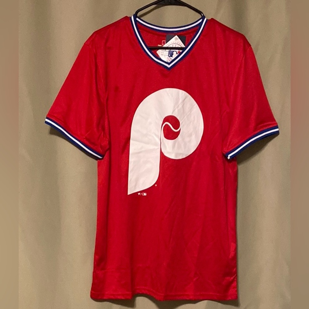 Philadelphia Phillies Fanatics MLB Red V-Neck T-Shirt with Logo Size L NWT